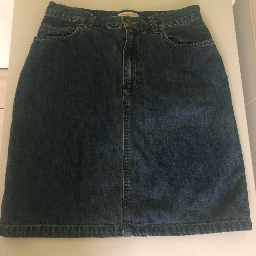 Jones New York Sport Dark Wash Mid Length Denim Skirt Size 8